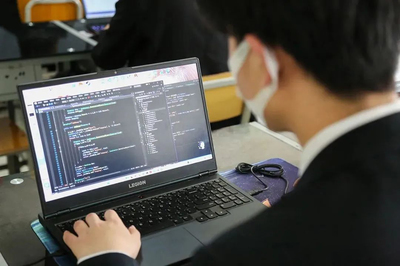 全栈开发培训 从建材行业到IT精英的转型之路——北京八维教育